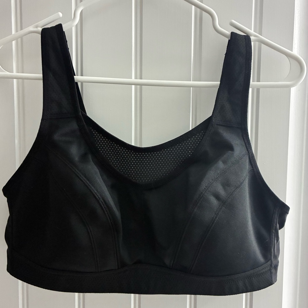 WingsLove Sleek Black Sports NWT 38C